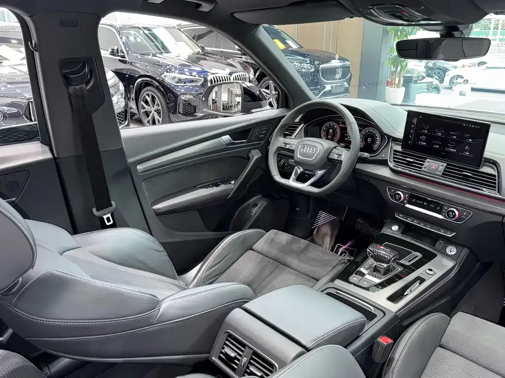 Audi Q5L Sportback — фото 10