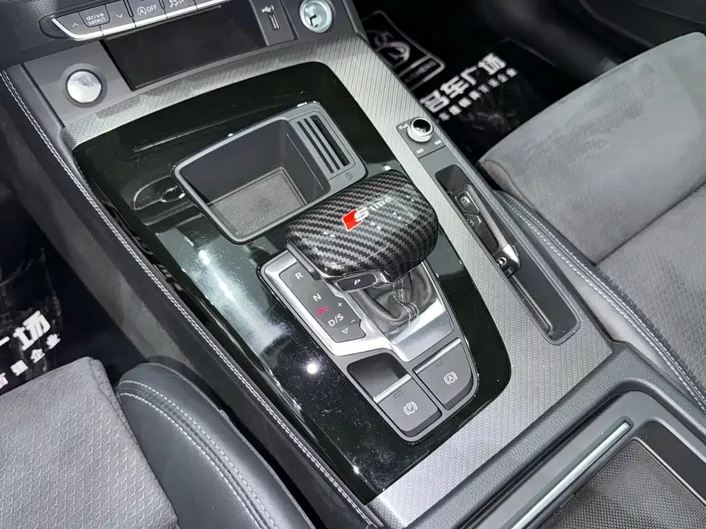 Audi Q5L Sportback — фото 9