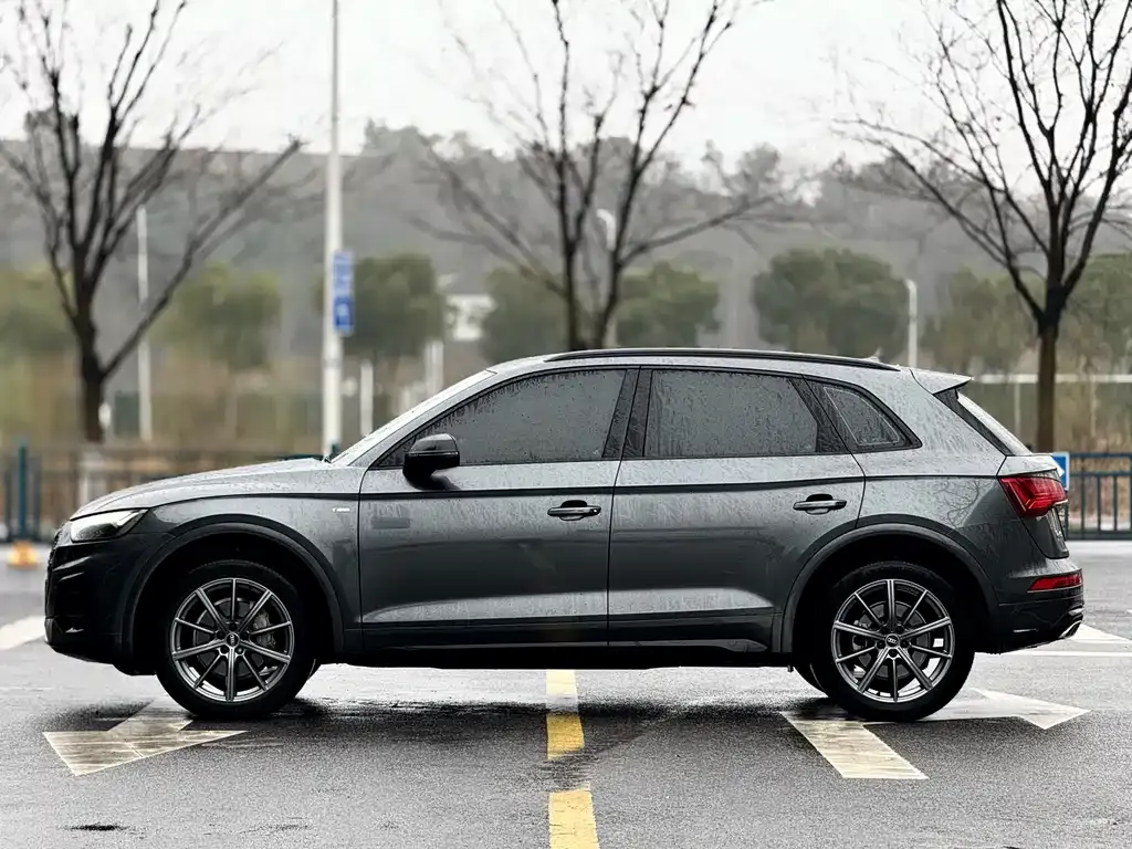 Audi Q5L — фото 9