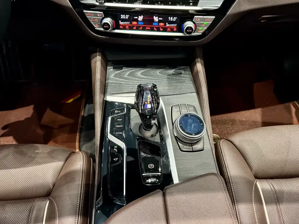 BMW 5 Series — фото 10