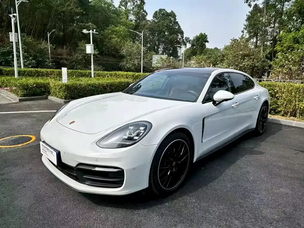 Porsche Panamera — фото 1