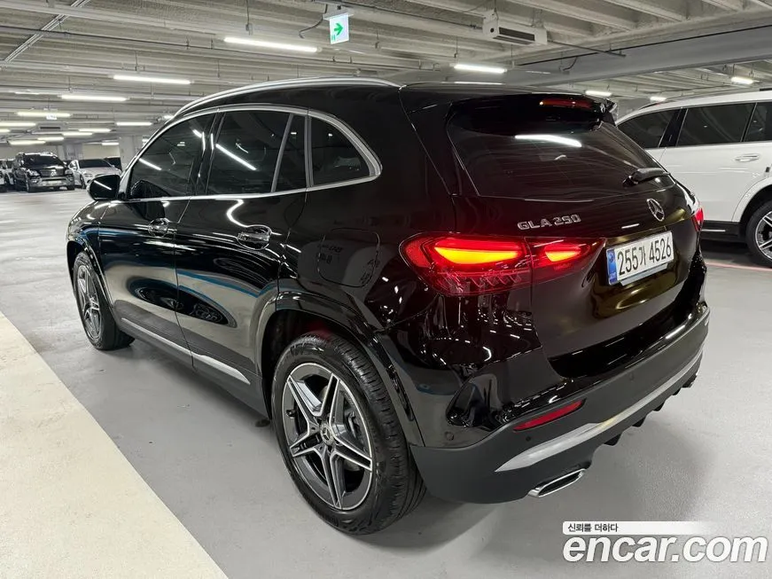 Mercedes-Benz GLA-Class — фото 7