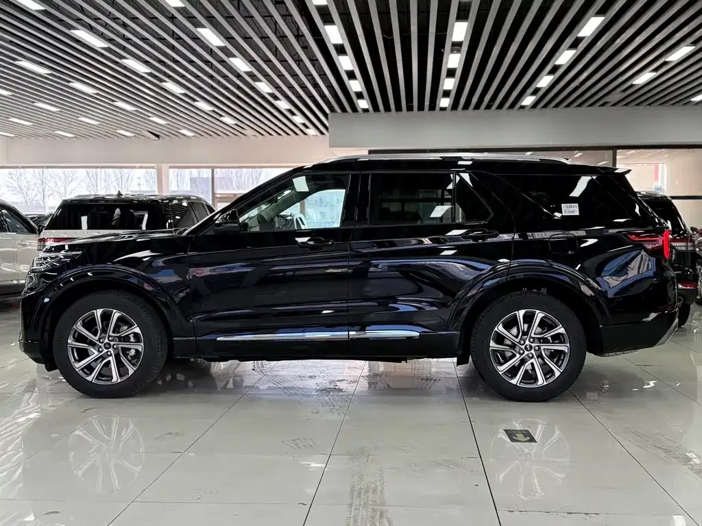 Ford Explorer — фото 10