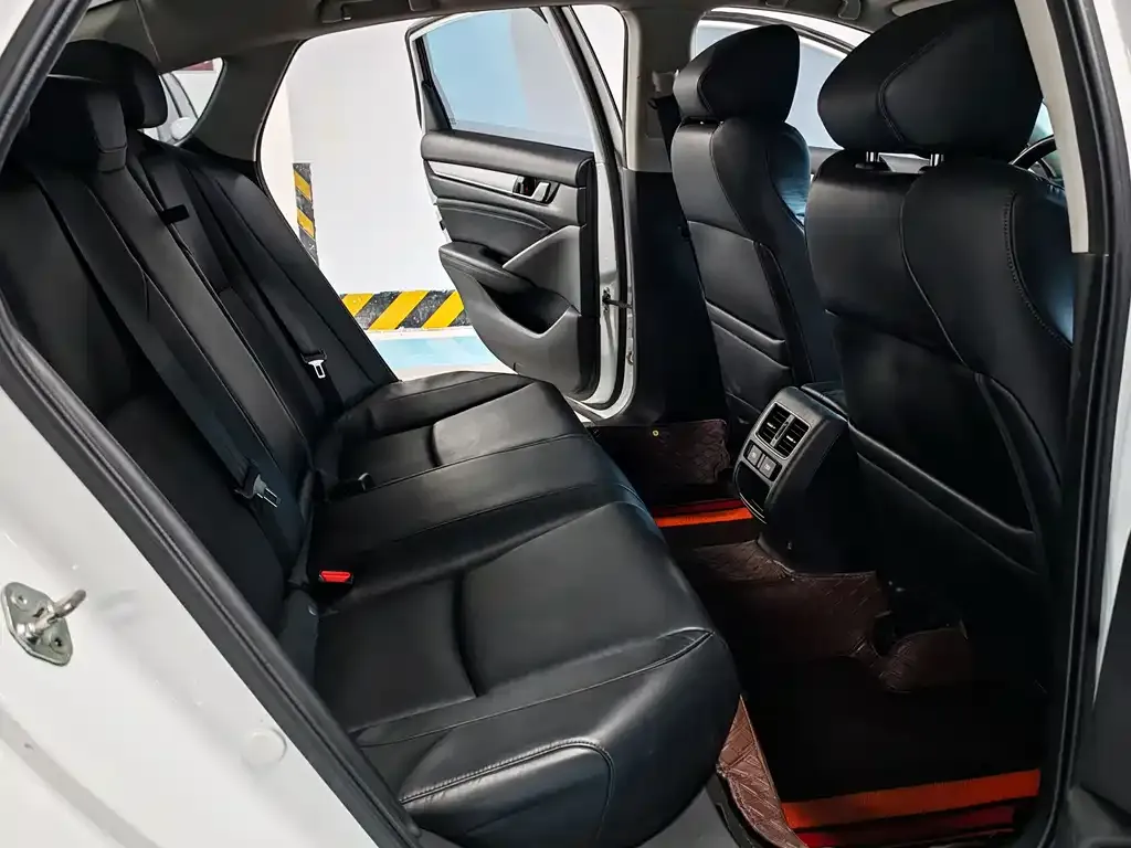 Honda Accord — фото 10