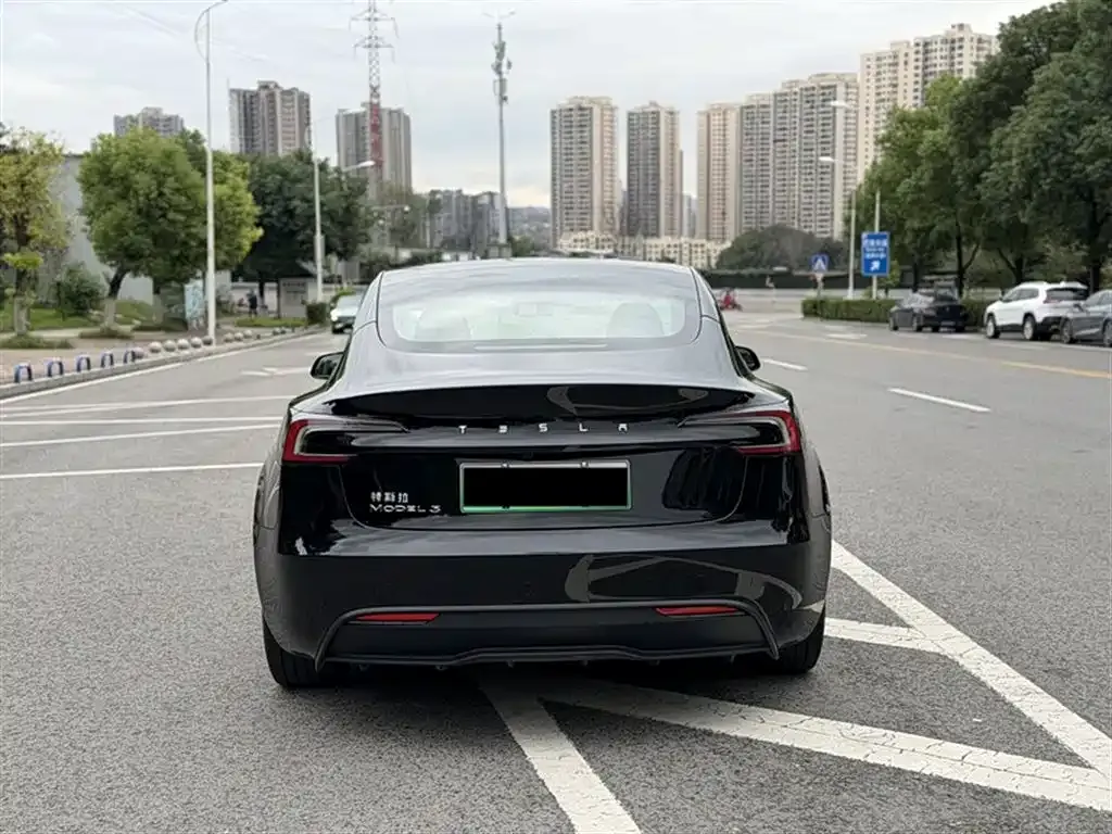 Tesla Model 3 — фото 3
