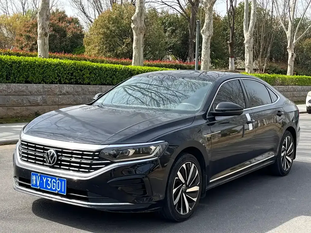 Volkswagen Passat — фото 1
