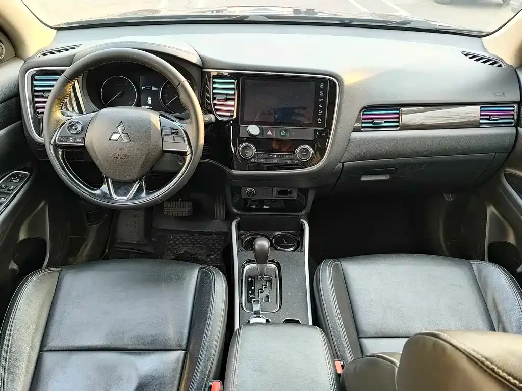 Mitsubishi Outlander — фото 4
