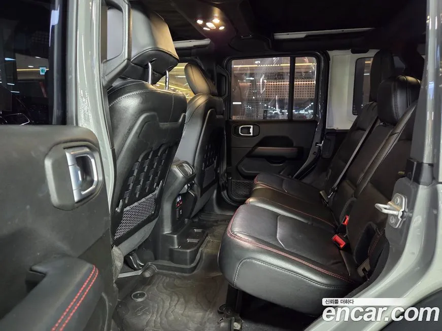 Jeep Wrangler — фото 10