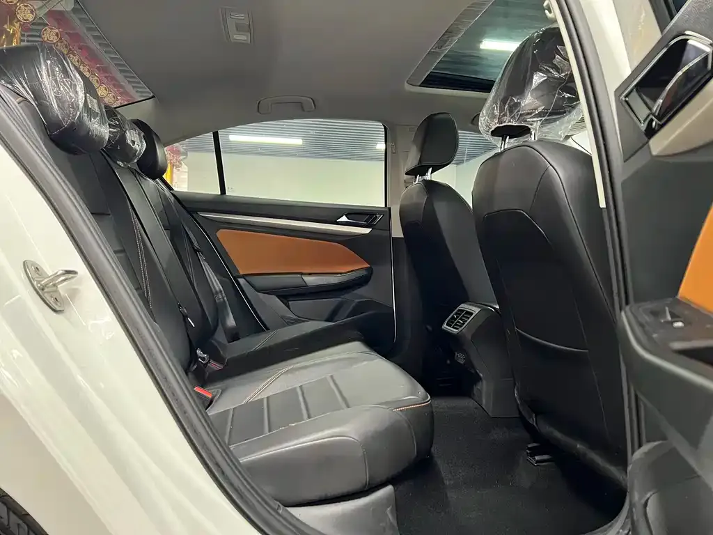 Volkswagen Bora 2024 из CN, фото 10
