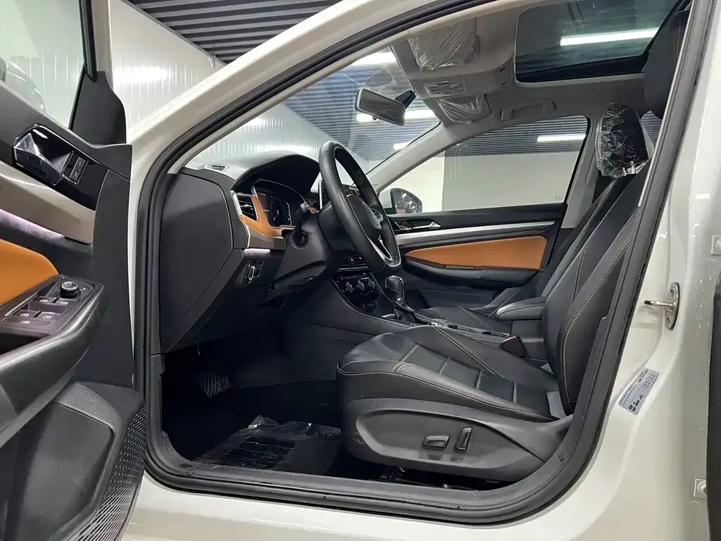 Volkswagen Bora 2024 из CN, фото 8