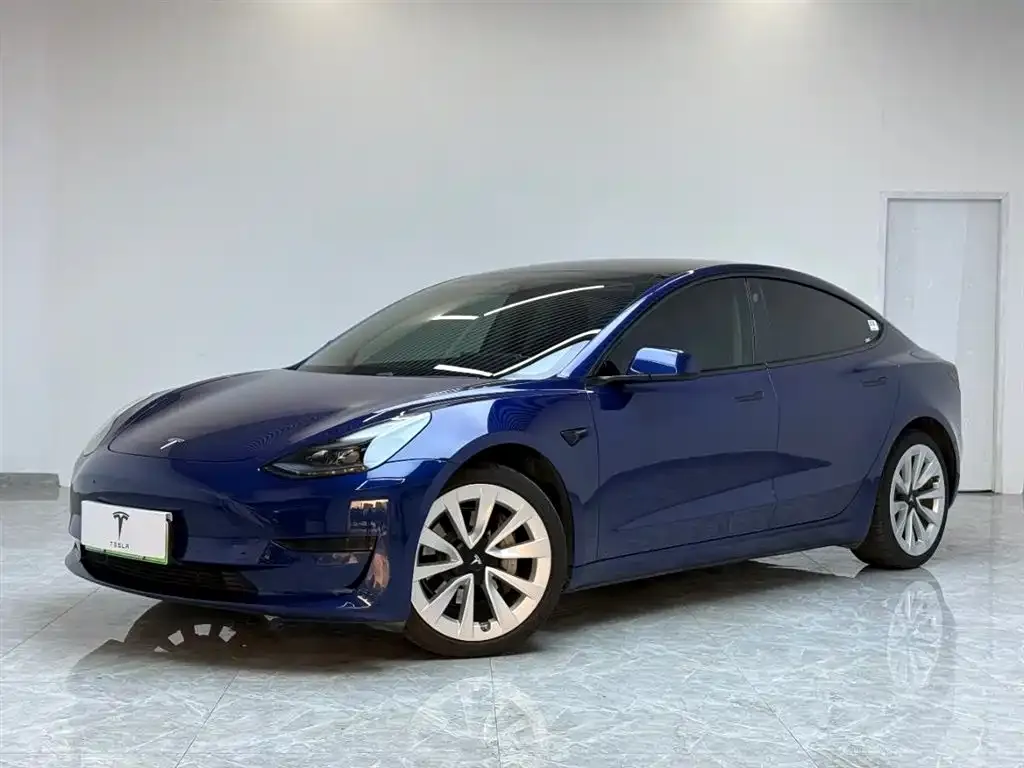 Tesla Model 3 — фото 1