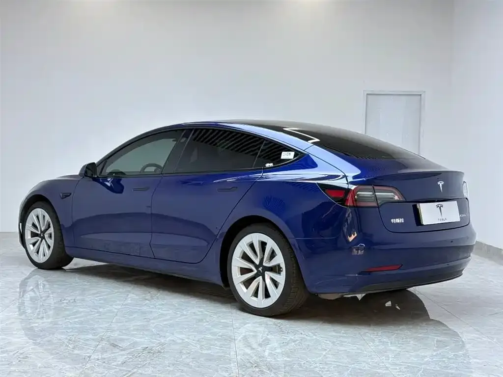 Tesla Model 3 — фото 8