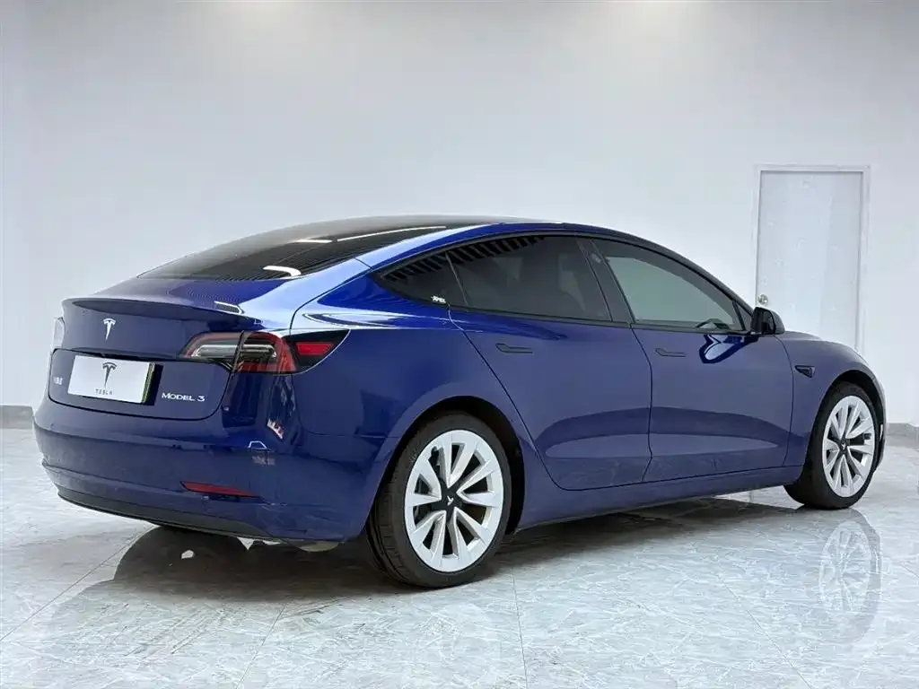 Tesla Model 3 — фото 7