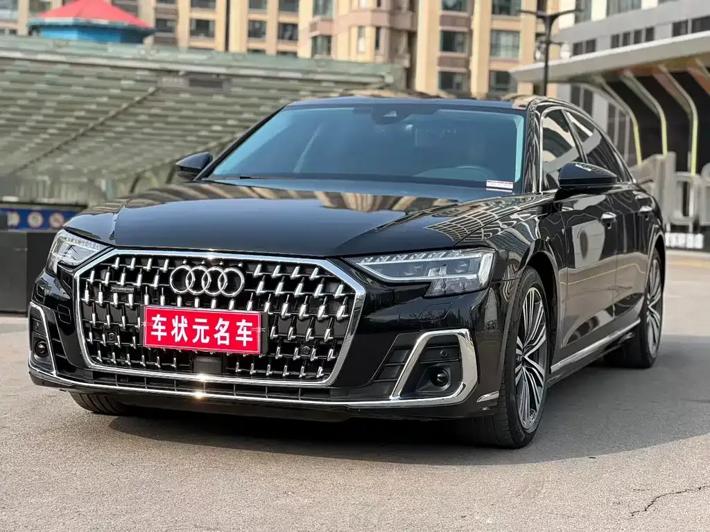 Audi A8 — фото 1