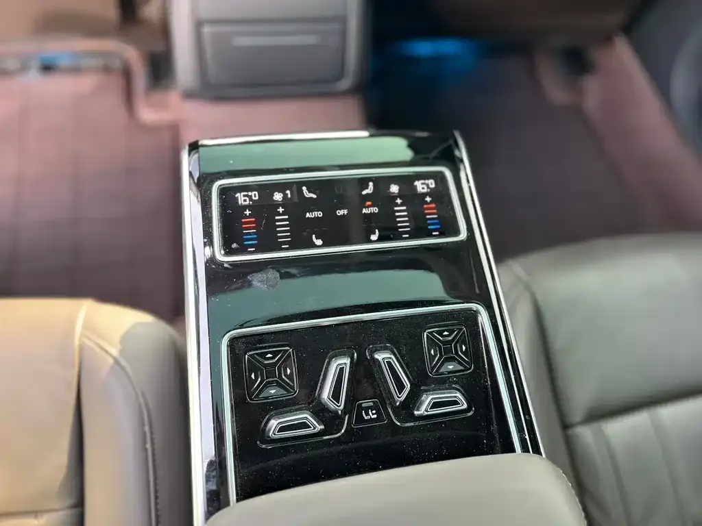 Audi A8 — фото 6