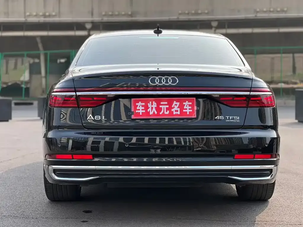 Audi A8 — фото 2