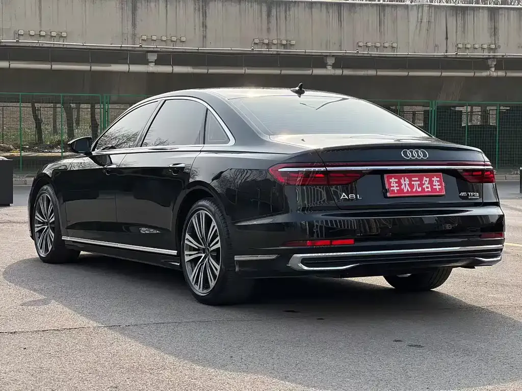 Audi A8 — фото 8