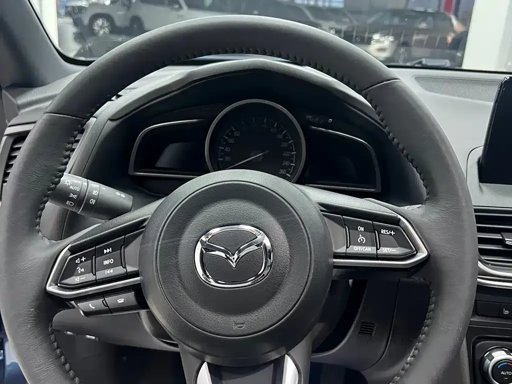 Mazda CX-4 — фото 8
