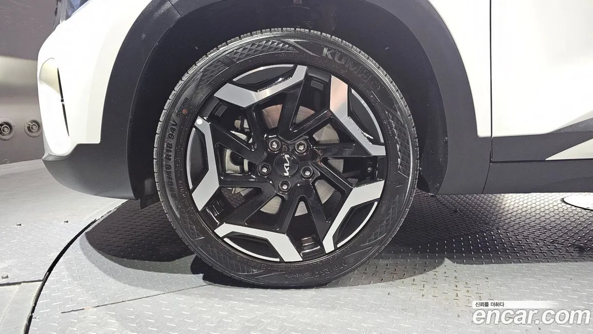 Kia Seltos — фото 10