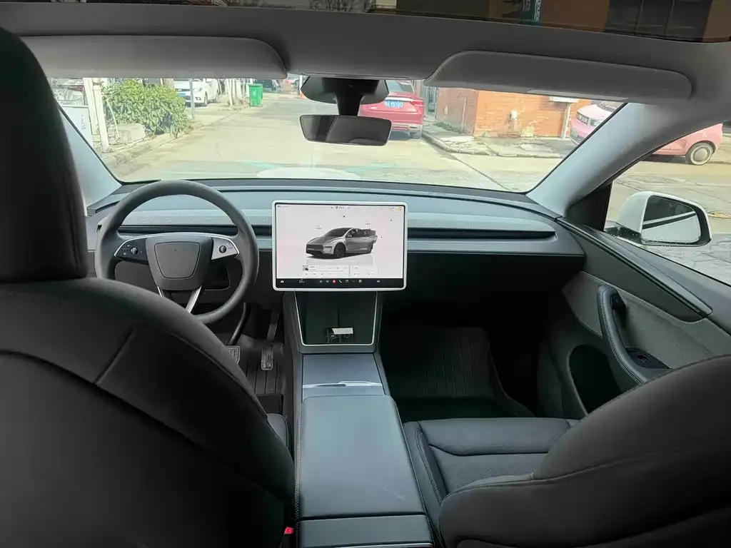 Tesla Model Y — фото 4