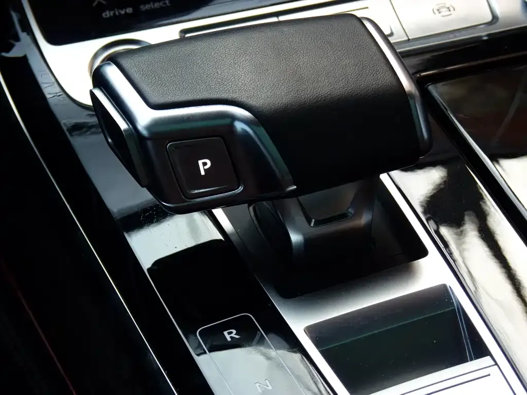 Audi A8 — фото 4