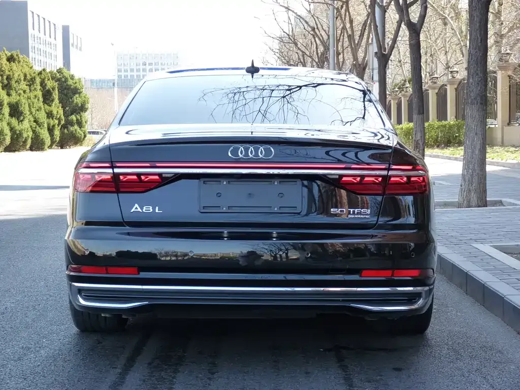 Audi A8 — фото 8
