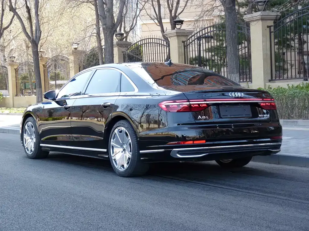 Audi A8 — фото 6