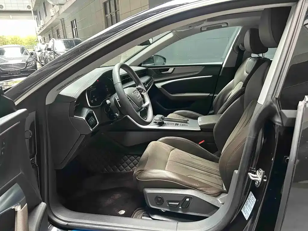 Audi A7L — фото 10
