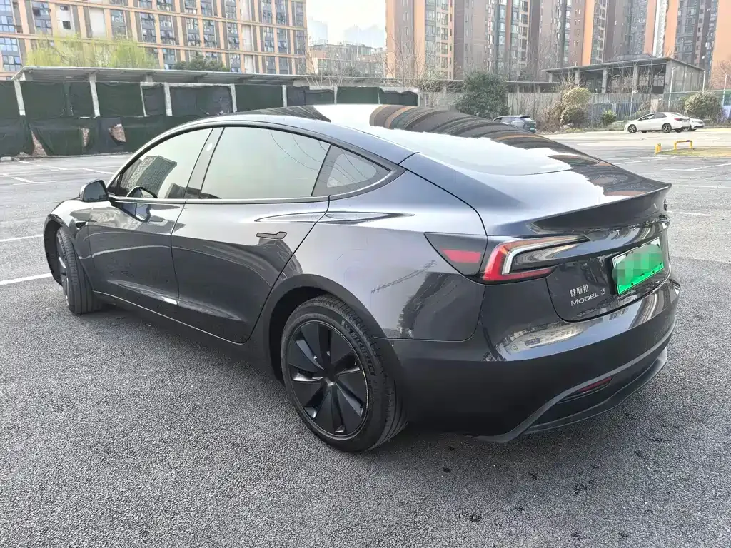 Tesla Model 3 — фото 7