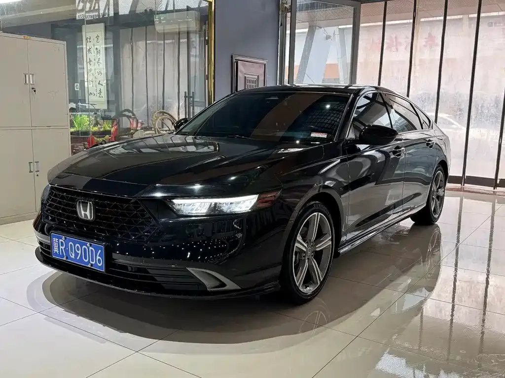 Honda Accord — фото 1