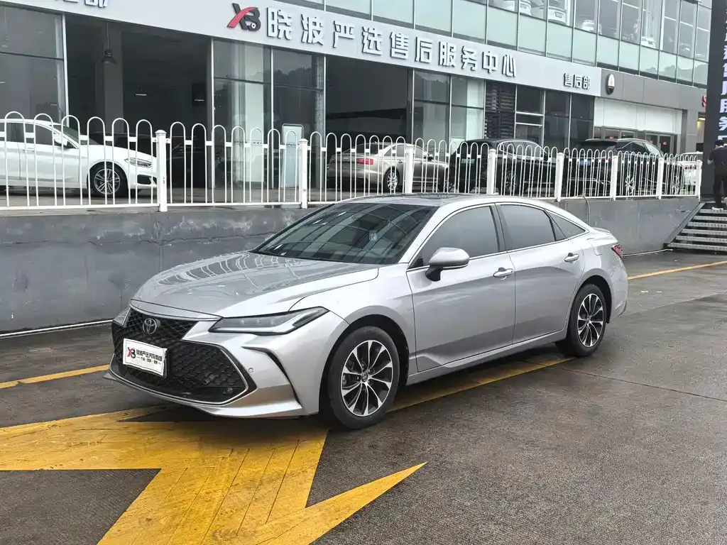 Toyota Avalon — фото 1
