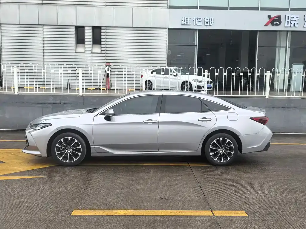 Toyota Avalon — фото 4
