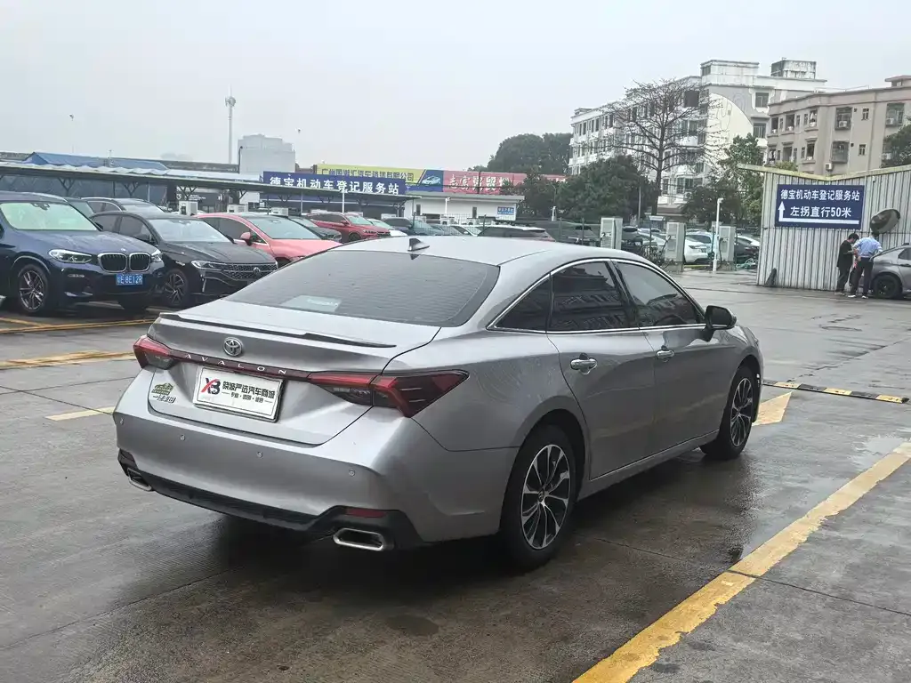 Toyota Avalon — фото 10