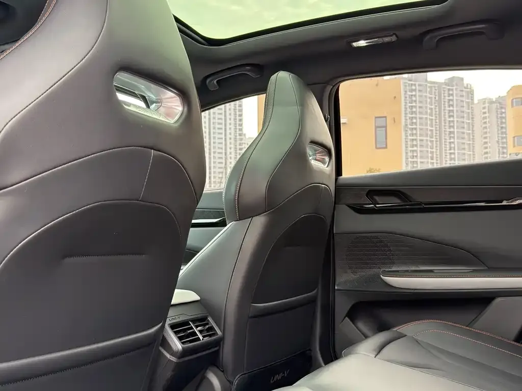 Changan UNI-V 2023 из CN, фото 2