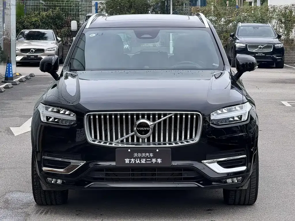 Volvo XC90 — фото 1
