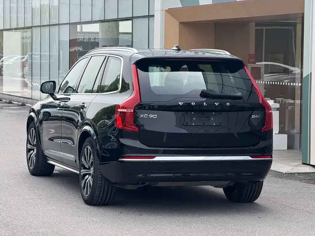 Volvo XC90 — фото 8