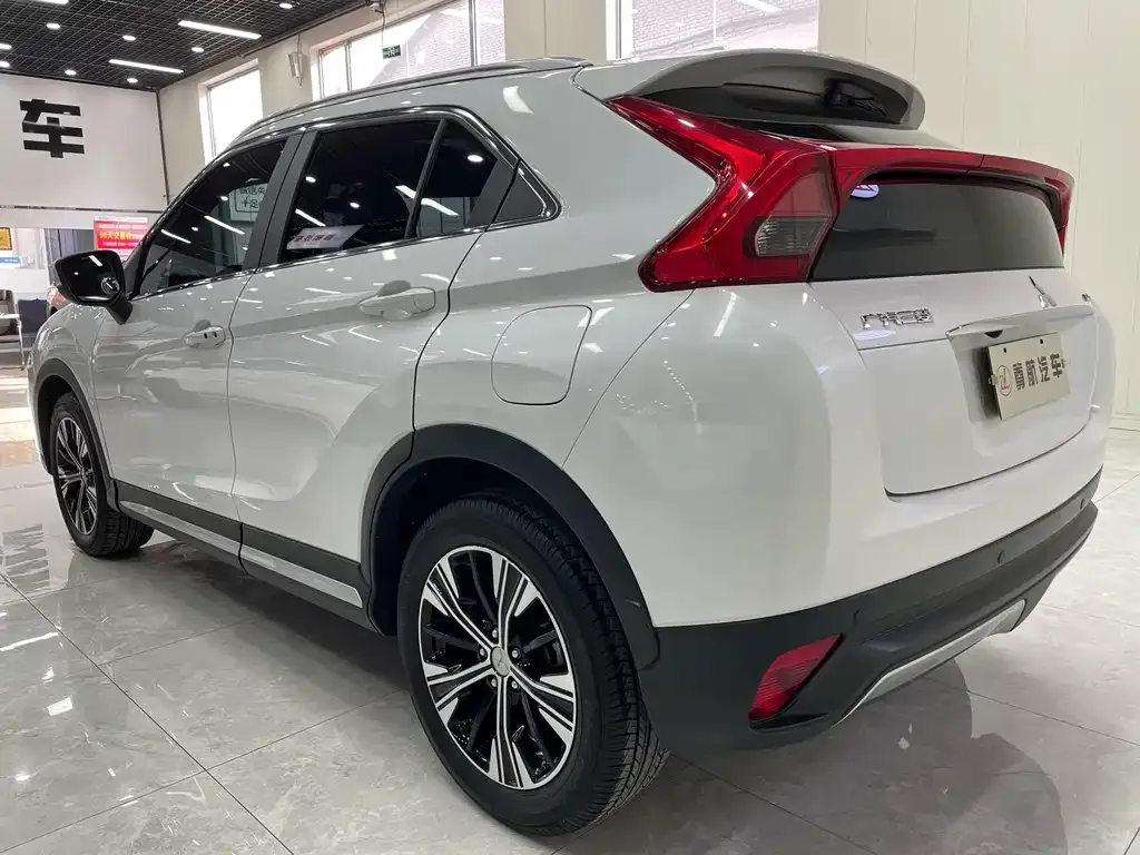 Mitsubishi Eclipse Cross — фото 8