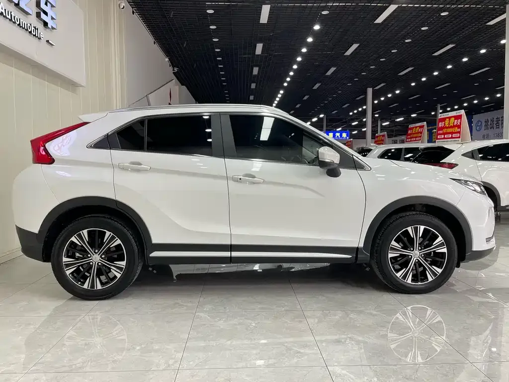 Mitsubishi Eclipse Cross — фото 9