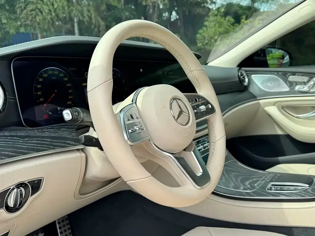 Mercedes-Benz CLS — фото 8