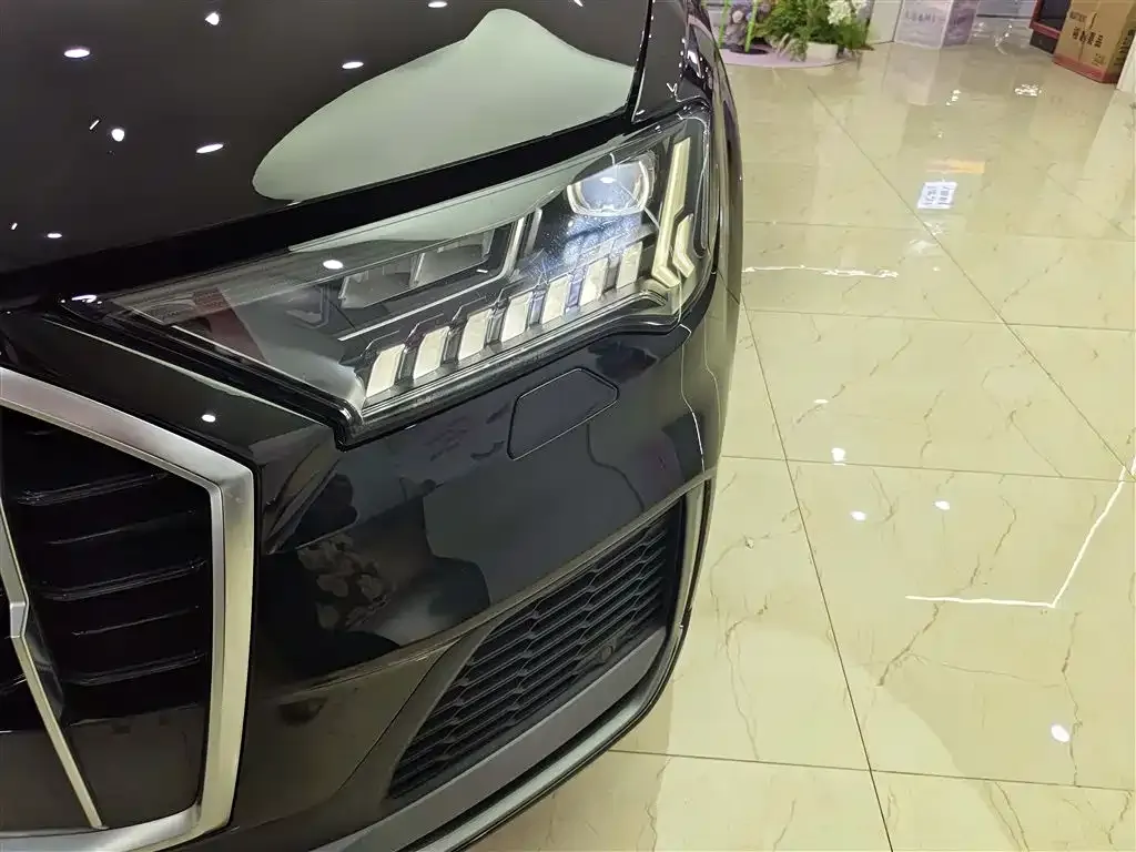 Audi Q7 2022 из CN, фото 5