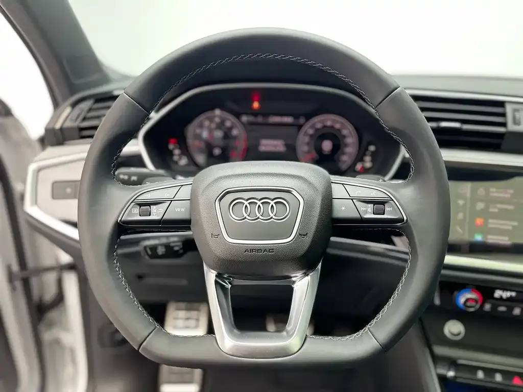 Audi Q3 — фото 8