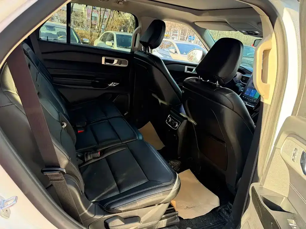 Ford Explorer 2021 из CN, фото 7