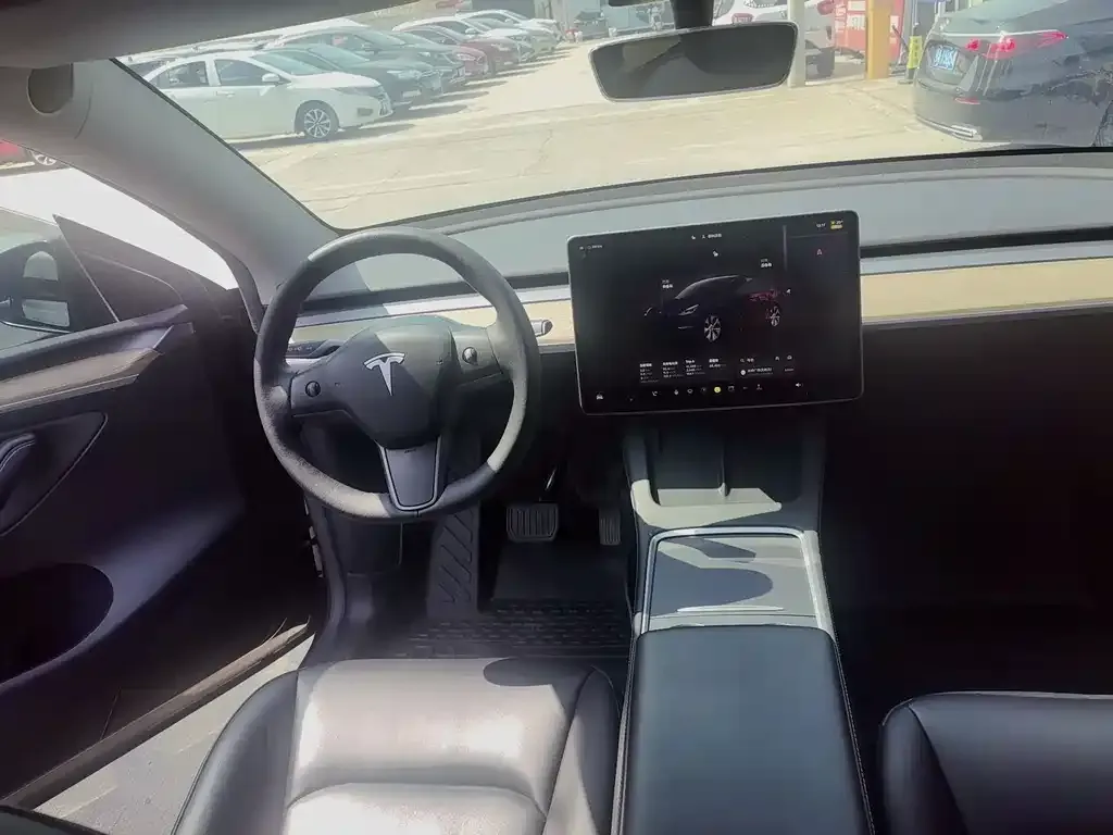 Tesla Model Y — фото 4