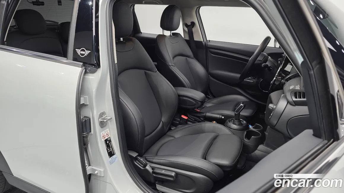 Mini Cooper 2021 из KR, фото 2