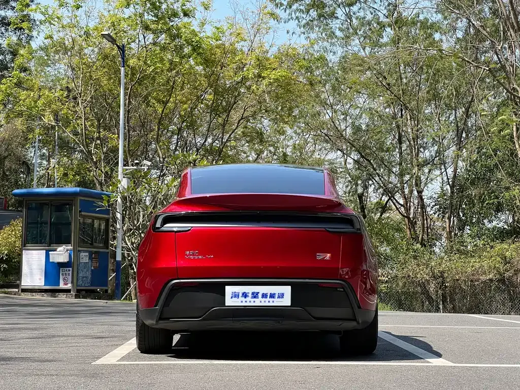 Tesla Model Y — фото 9
