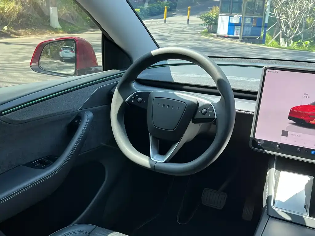 Tesla Model Y — фото 5