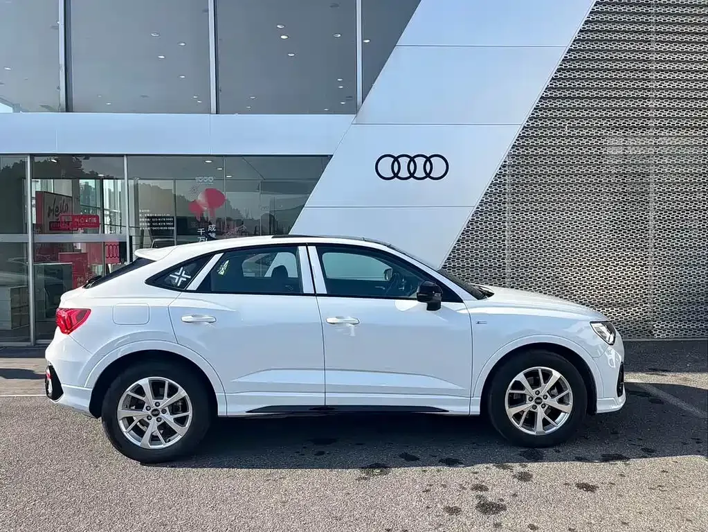 Audi Q3 Sportback — фото 10