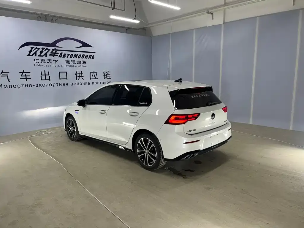 Volkswagen Golf 2023 из CN, фото 9