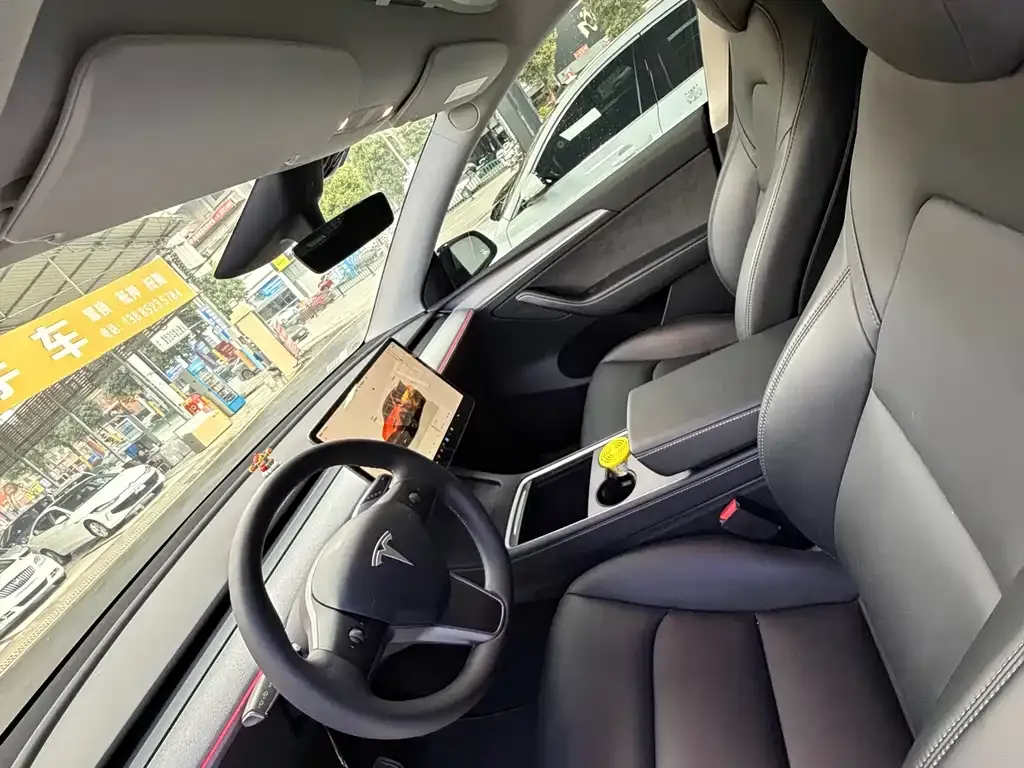 Tesla Model Y — фото 7