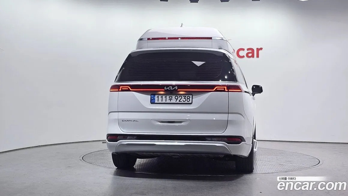 Kia Carnival — фото 10